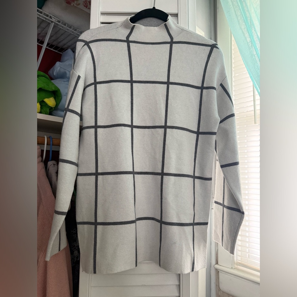 By Design Grid Pattern Women's Sweater - White and Grey